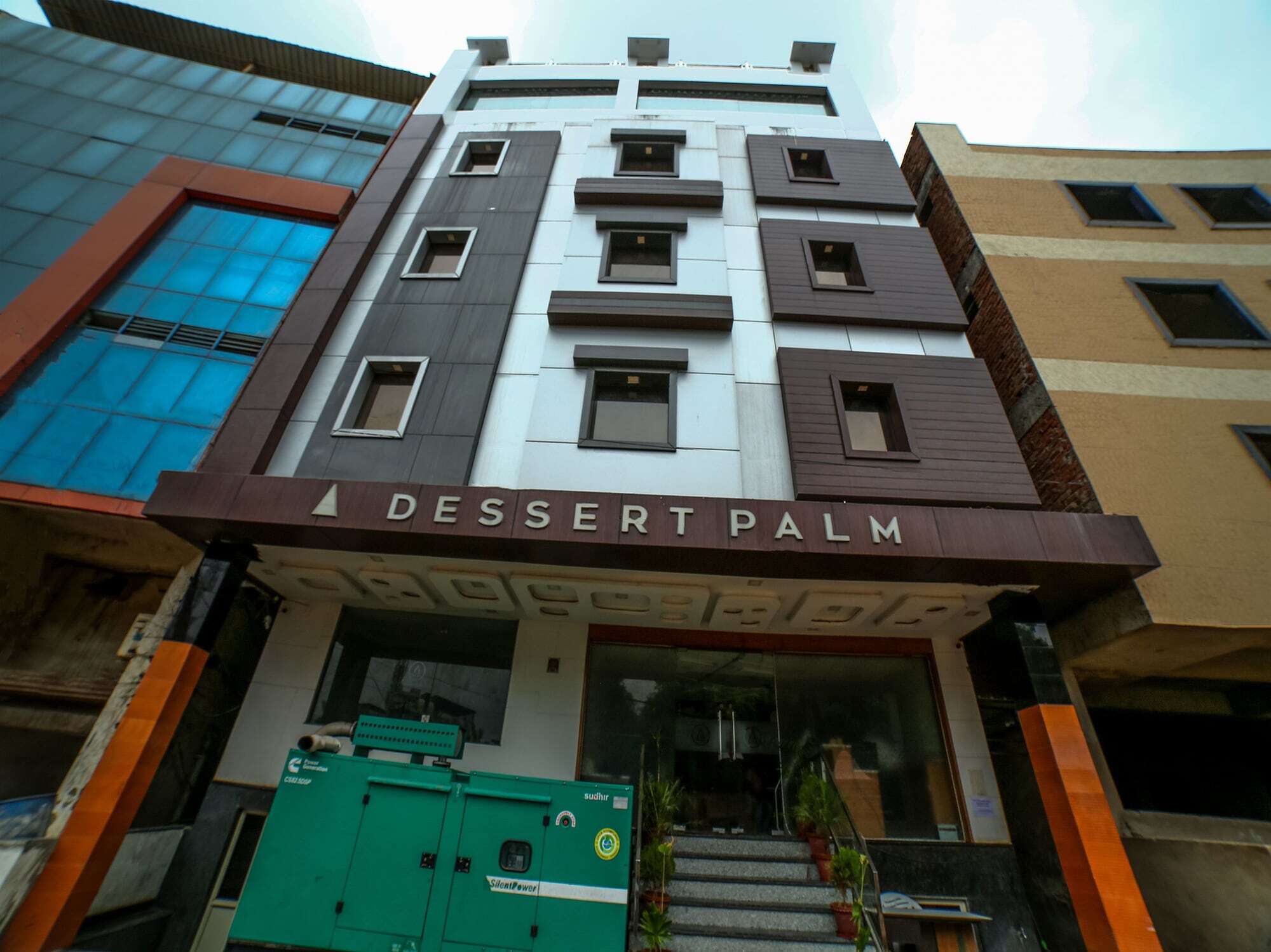 Oyo 7367 Hotel Dessert Palm Gwalior Exterior foto