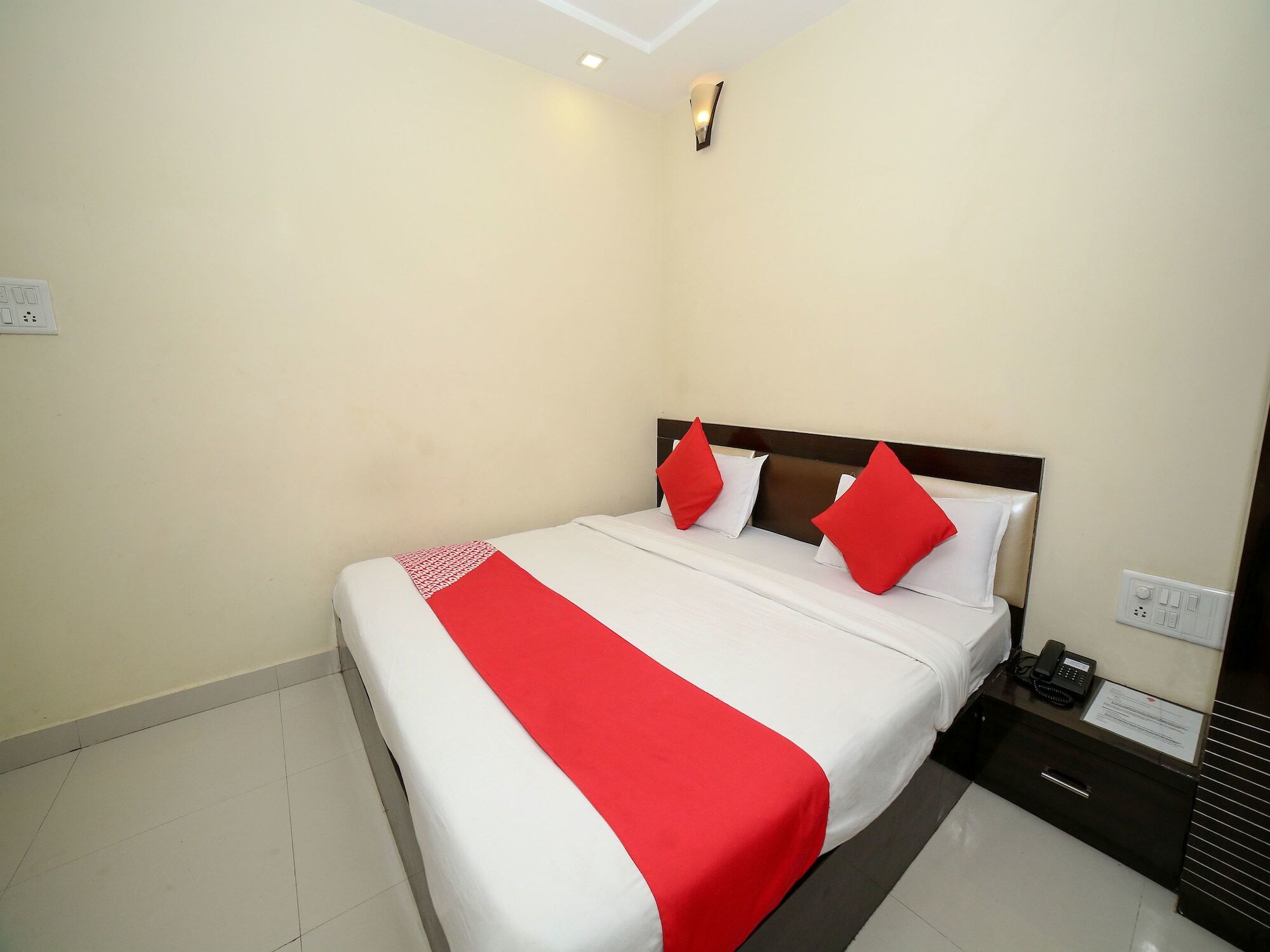 Oyo 7367 Hotel Dessert Palm Gwalior Exterior foto